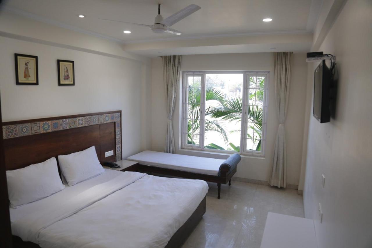 Executive Club Otel Bareilly Dış mekan fotoğraf