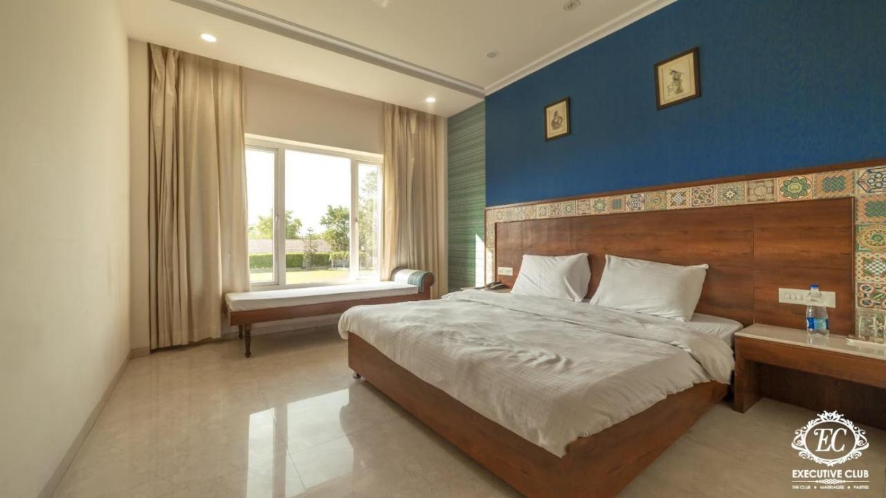 Executive Club Otel Bareilly Dış mekan fotoğraf