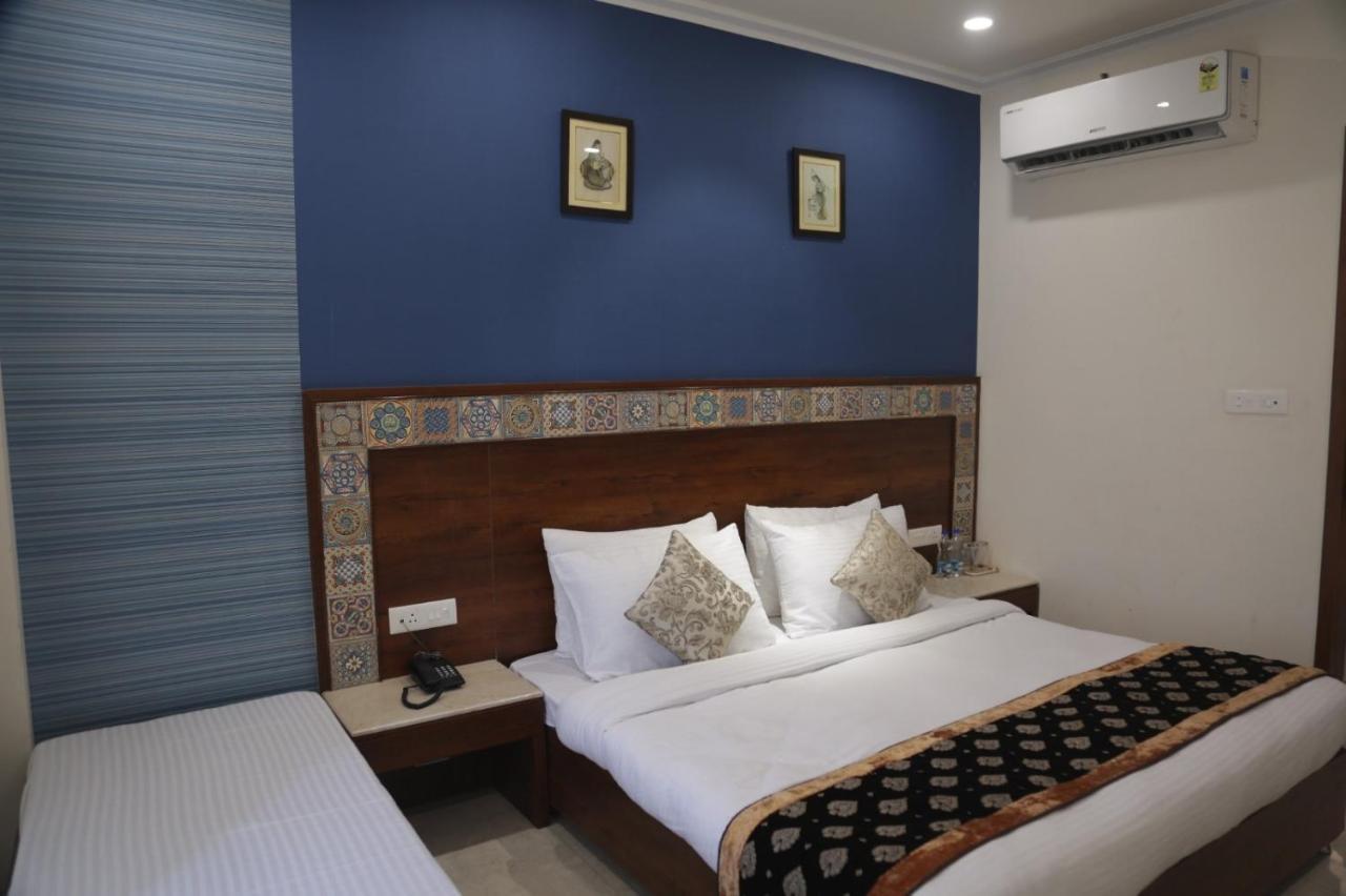 Executive Club Otel Bareilly Dış mekan fotoğraf