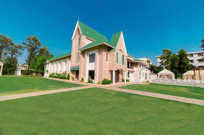 Executive Club Otel Bareilly Dış mekan fotoğraf