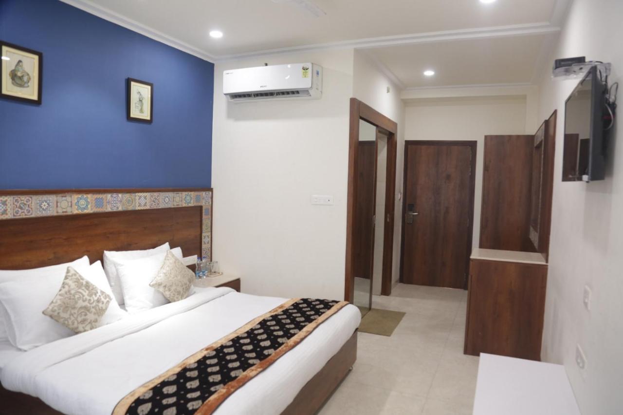 Executive Club Otel Bareilly Dış mekan fotoğraf