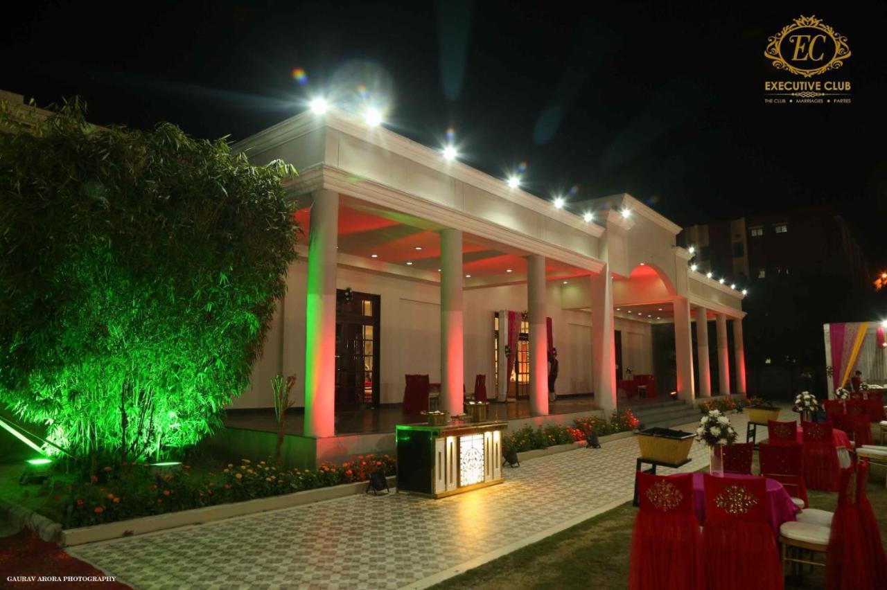 Executive Club Otel Bareilly Dış mekan fotoğraf